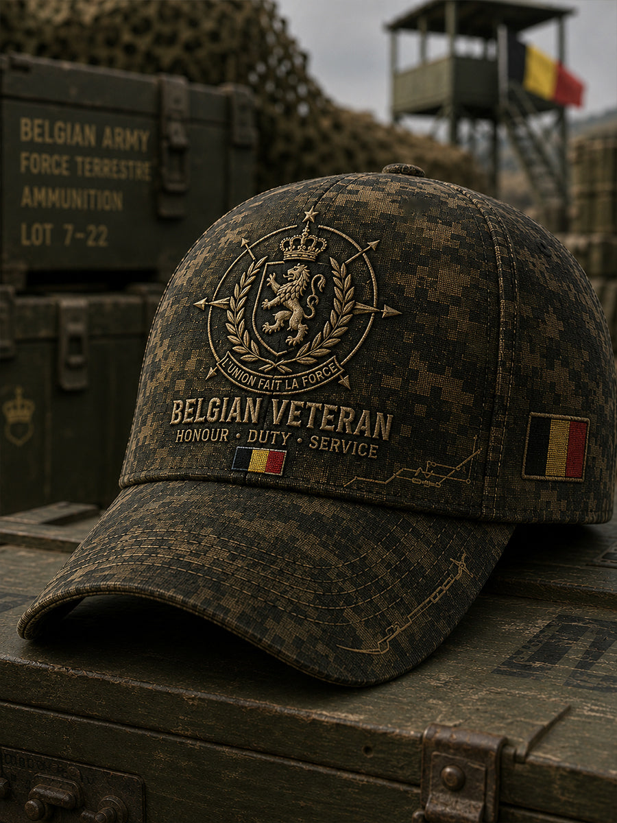 Herrenmütze mit militärstilischem Muster