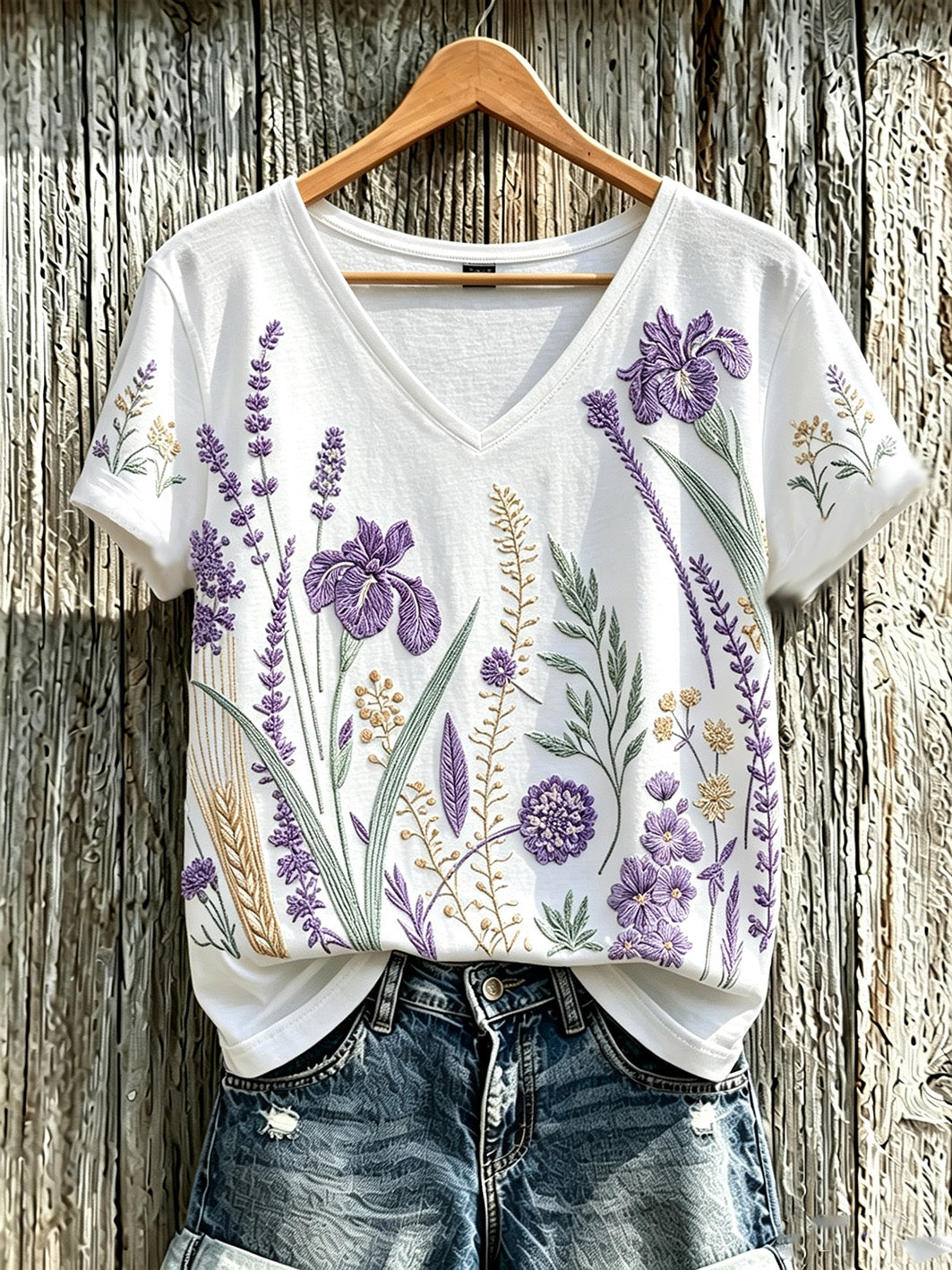 Lässiges T-Shirt für Damen mit violettem Pflanzenblütenmuster