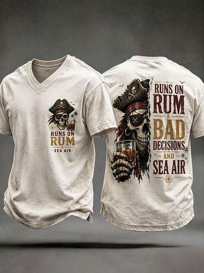 Herren-T-Shirts mit dem Aufdruck „Läuft auf Rum, schlechten Entscheidungen und Seeluft“