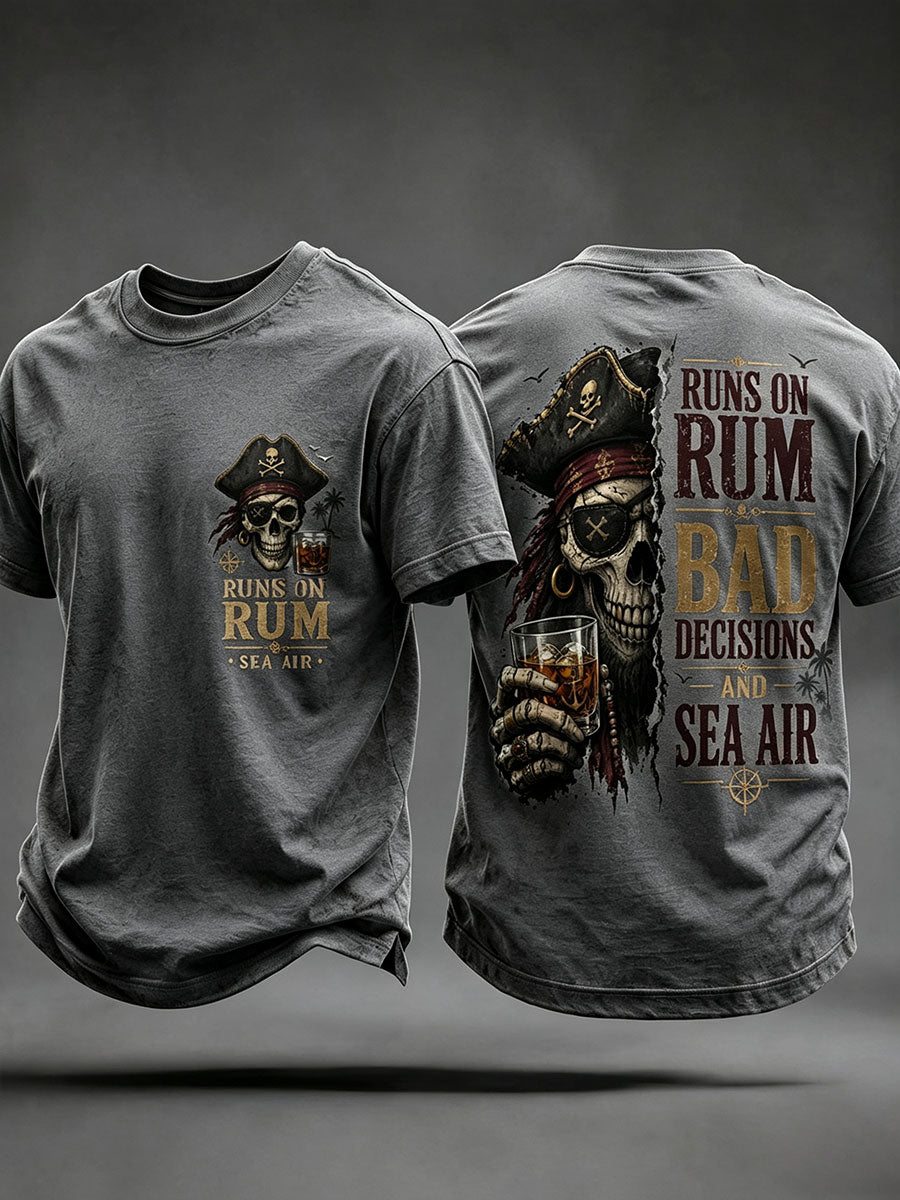 Herren-T-Shirts mit dem Aufdruck „Läuft auf Rum, schlechten Entscheidungen und Seeluft“