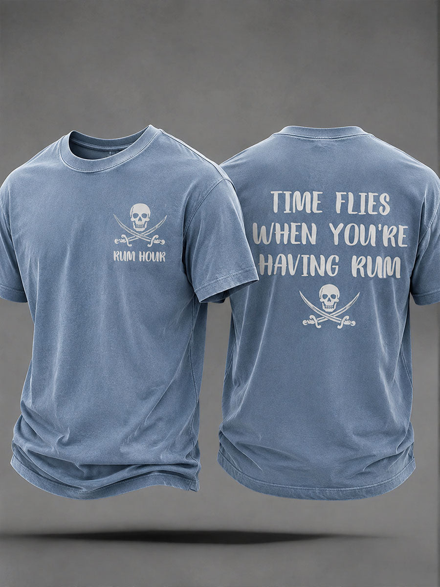 Herren-Fun-Piraten-Rum-Lässig-Unisex-T-Shirt mit dem Spruch „Die Zeit vergeht wie im Flug, wenn man Rum trinkt“