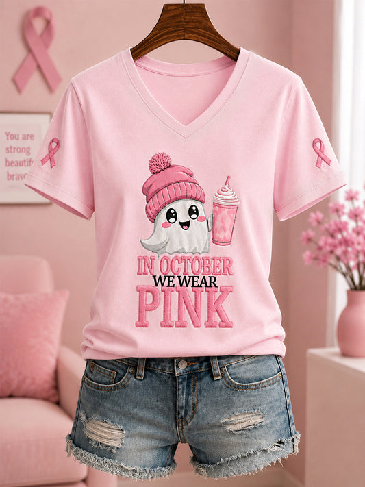 Damen-T-Shirt im Oktober tragen wir Pink – Halloween-Gespenster-Print zur Brustkrebsaufklärung mit V-Ausschnitt