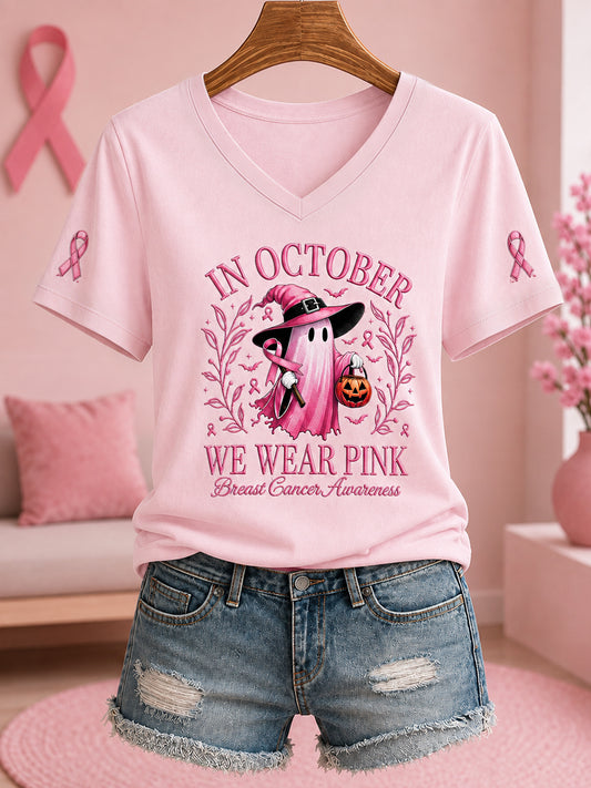 Damen-T-Shirt im Oktober tragen wir Pink – Halloween-Gespenster-Print zur Brustkrebsaufklärung mit V-Ausschnitt
