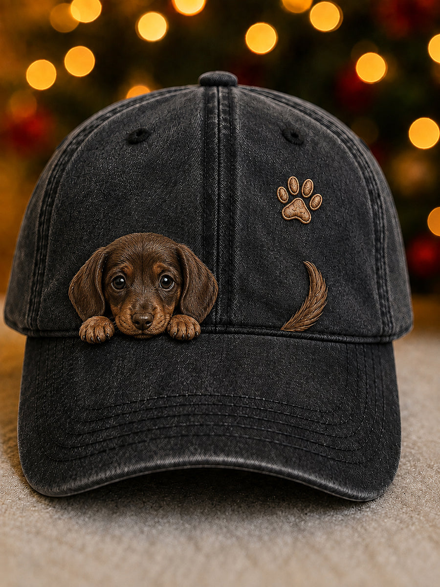 Niedriger, hervorlugender Dackelhund und Pfotenabdruck – Vintage-Hut mit Wasch-Effekt