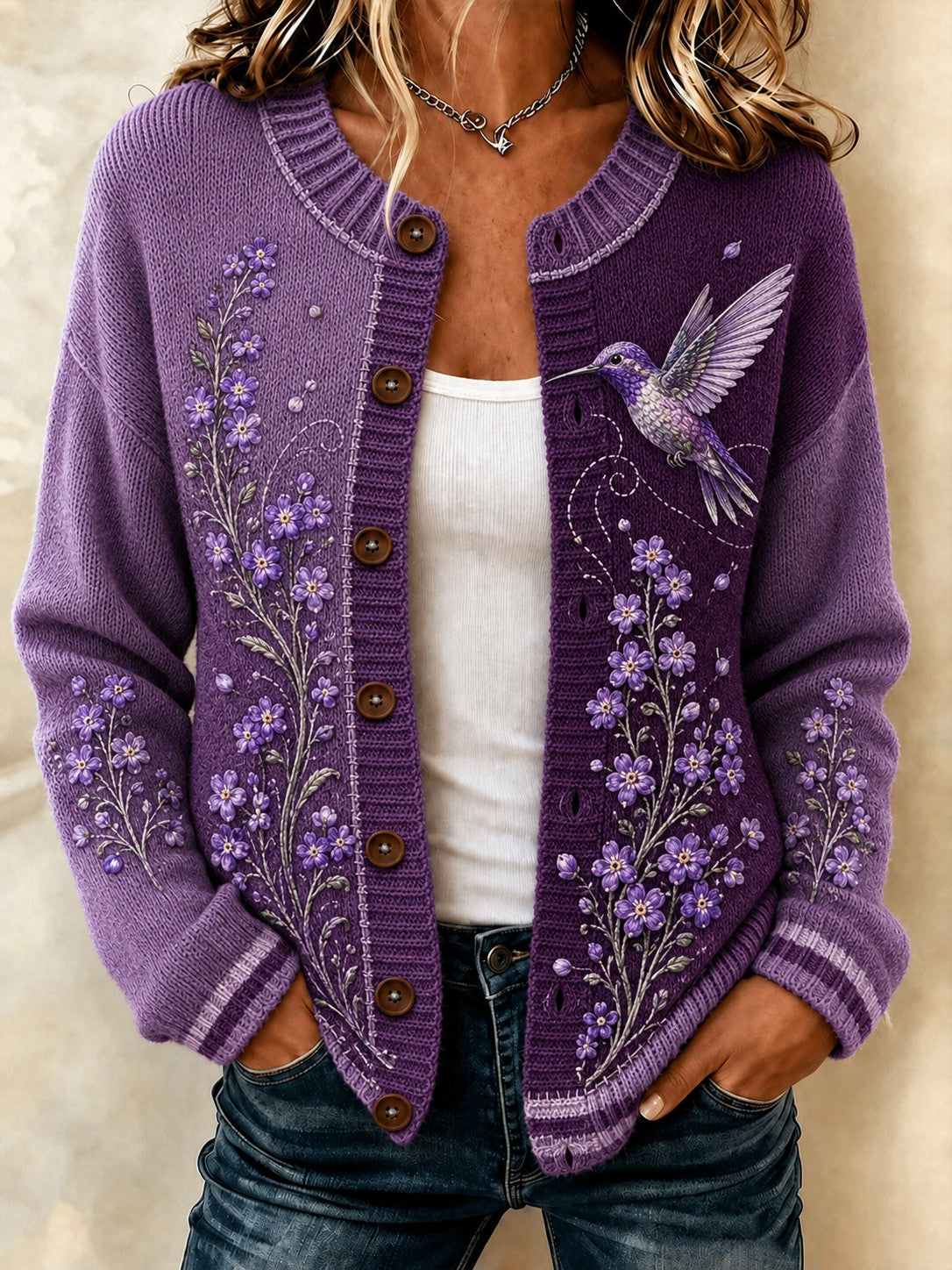 Kuscheliger Damen-Strickcardigan mit Blumenmuster zur Aufklärung über die Alzheimer-Krankheit bei Frauen